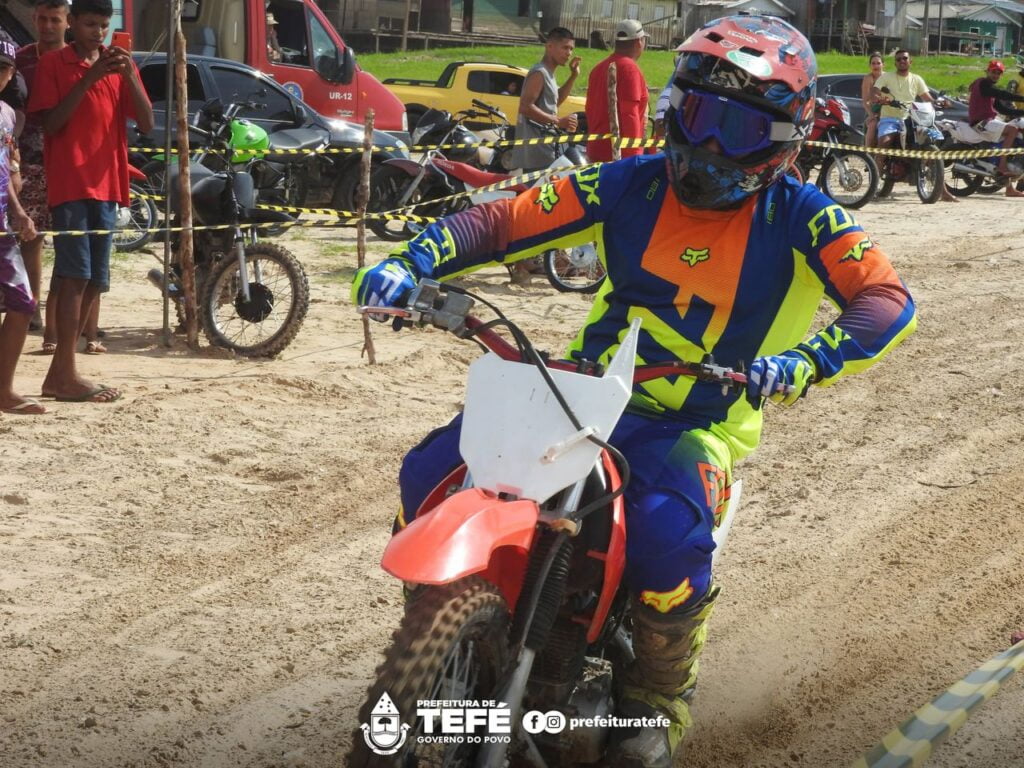 Torneio de motocross com apoio da Prefeitura volta agitar a Praia da Ponta Branca - Prefeitura Municipal de Tefé