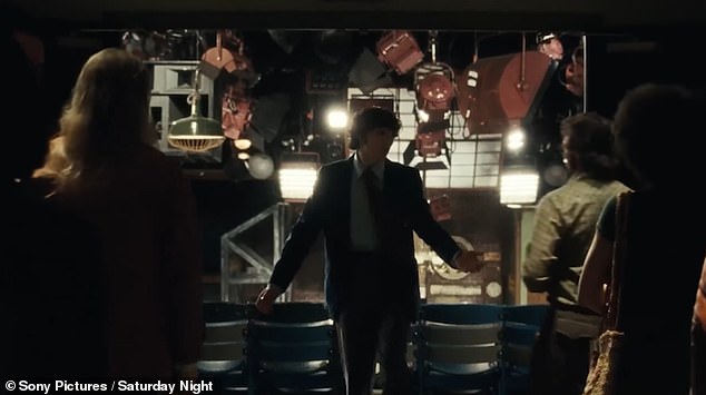 Saturday Night, o filme sobre o caos por trás do primeiro episódio do programa noturno Saturday Night Live, caiu na classificação para o nono lugar, faturando US$ 1,8 milhão em seu quarto fim de semana nos cinemas