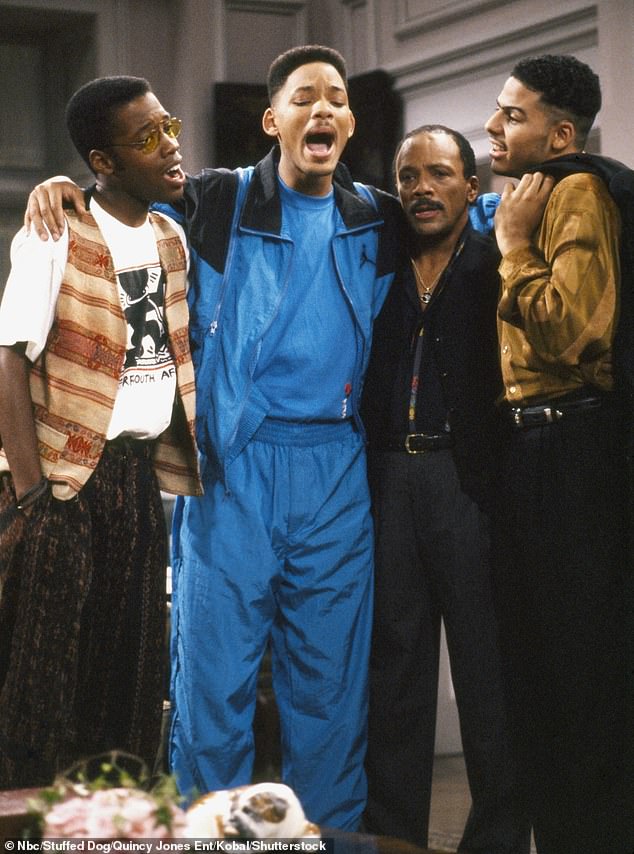 Jones também interpretou o motorista de táxi apresentado no tema de abertura do programa e também estrelou um episódio da série da NBC; Kadeem Hardison, Will Smith e Quincy Jones vistos em 1990