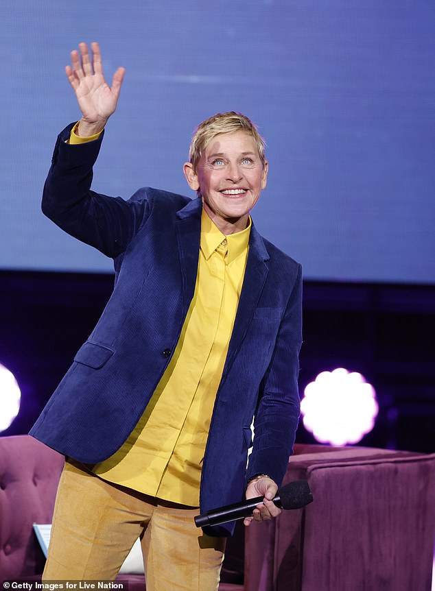 DeGeneres comprou sua mansão em Montecito em 2019 por US$ 27 milhões. Não está claro qual será o novo preço pedido; visto em 2022 em Washington, DC