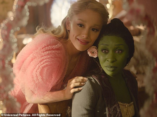 Os elogios continuaram: “Glinda do Grande é ao mesmo tempo cativante e hilariante, o que a torna uma forte candidata numa corrida de prémios que muitas vezes favorece talentos musicais”.