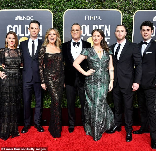 Tom e sua segunda esposa, Rita Wilson, também são pais do filho Truman, 28; e ele teve o filho Colin, 47; e filha Elizabeth, 42; de um casamento anterior (foto em 2020)