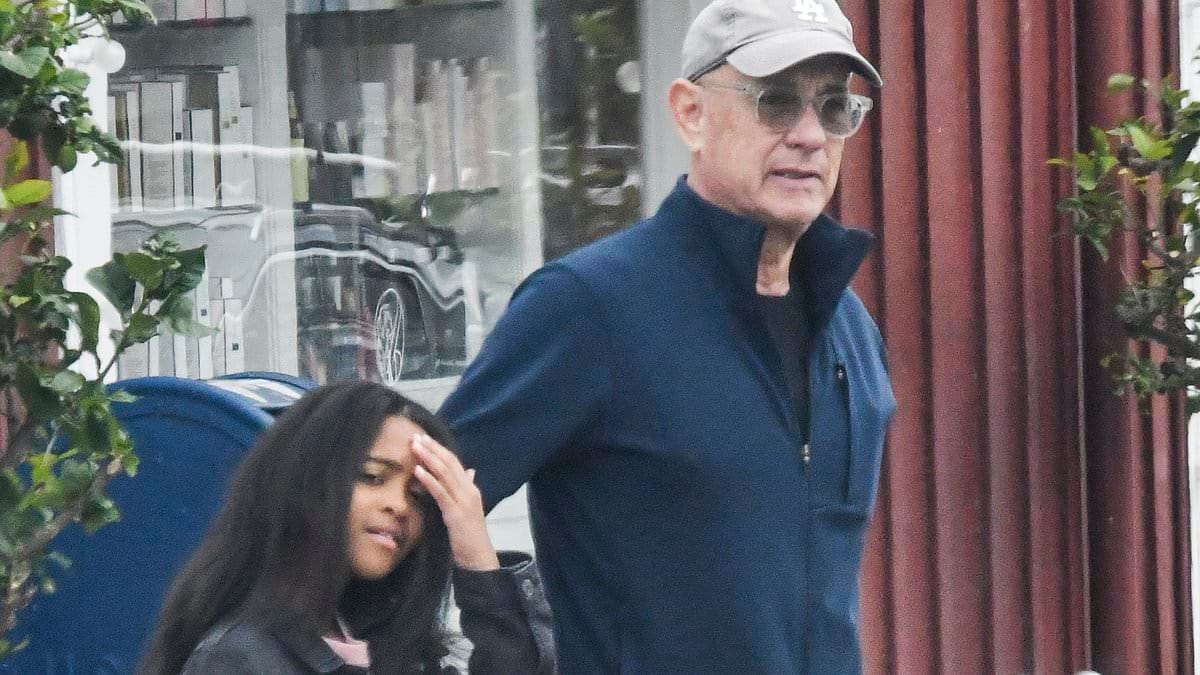 Tom Hanks e sua neta Michaiah, 8, se unem em Brentwood