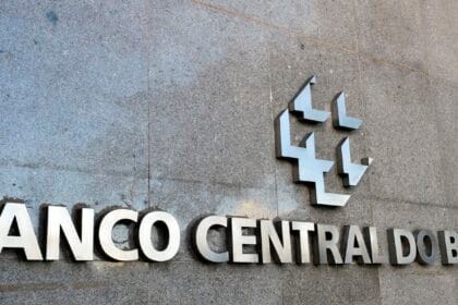 Copom alerta para prolongamento do ciclo de alta da Selic
