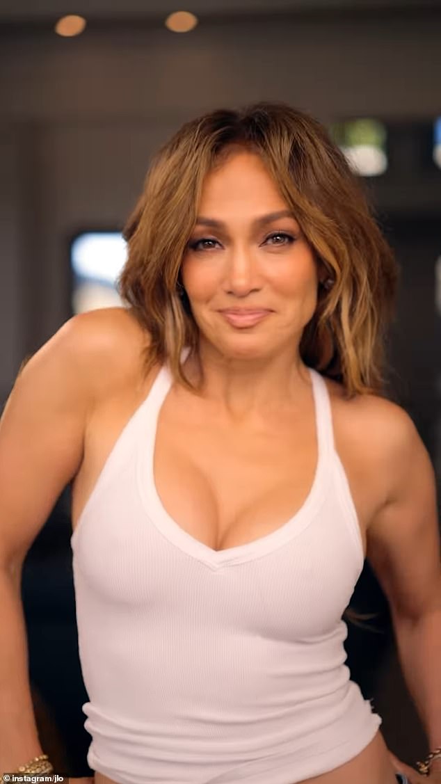 A hitmaker acessou o Instagram na segunda-feira com uma montagem de vídeo intitulada '2024', que apresentou uma série de momentos especiais de seu ano
