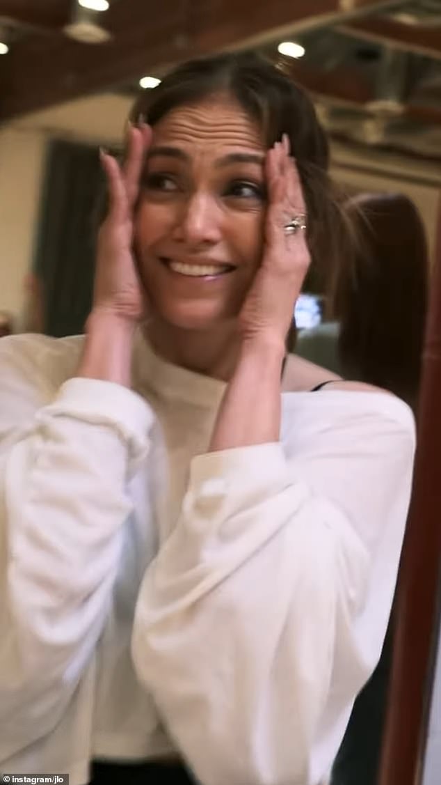 Um clipe inspirador dos destaques de Lopez mostra ela dizendo: 'Nos meus momentos de tristeza, aprendi a apenas sentir os sentimentos e depois deixá-los ir'