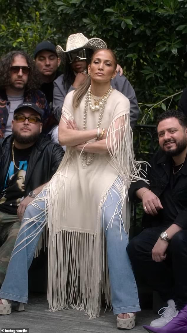 Ela exibiu uma série de suas roupas fabulosas de 2024