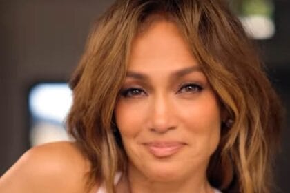 Jennifer Lopez despreza Ben Affleck em vídeo de destaques de 2024 enquanto ele passa férias com a ex Jennifer Garner