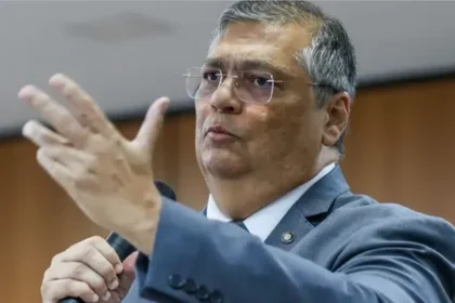 Dino autoriza parte das emendas parlamentares mas denuncia