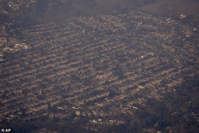 Só no incêndio de Palisades, cerca de 5.300 estruturas foram destruídas
