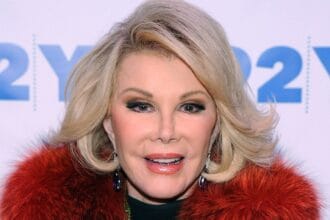A filha de Joan Rivers, Melissa, revela que a reviravolta do destino salvou o arquivo de piadas de sua mãe de ser destruído em incêndios em Los Angeles