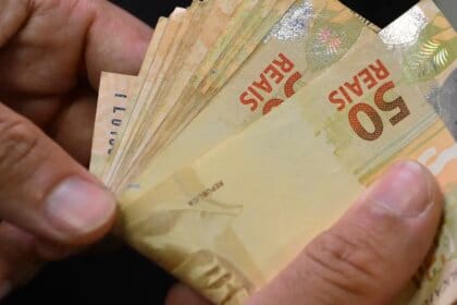 Cashback devolverá imposto a famílias mais pobres