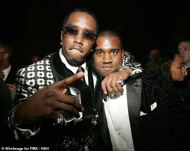 Diddy e Kanye West postaram em Nova York no Diddy's Birthday Bash no Cipriani's em 2004
