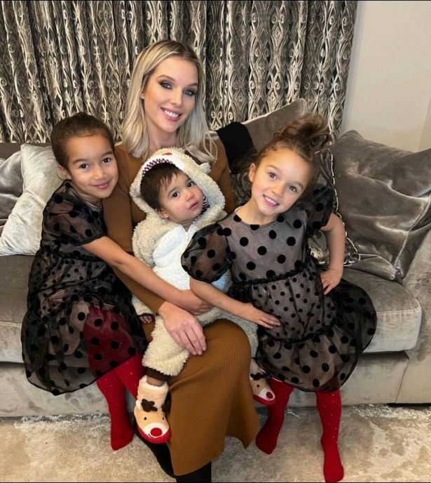 Helen tem três filhos com ex Scott - Matilda, Nove, Delilah, seis e Charlie, três 