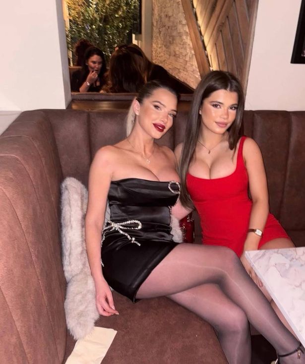 Helen Flanagan desfrutou de uma noite com a filha do namorado Robbie Talbot, Sophie.