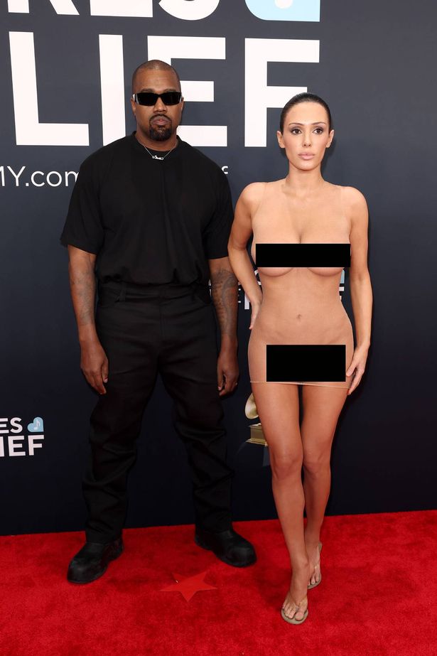 Bianca Censori descobriu tudo no Grammy ao lado do marido Kanye West