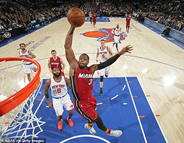 Dwyane explicou que não estava acompanhando exames médicos regulares desde que se aposentou da NBA em 2019; Visto aqui em 2015