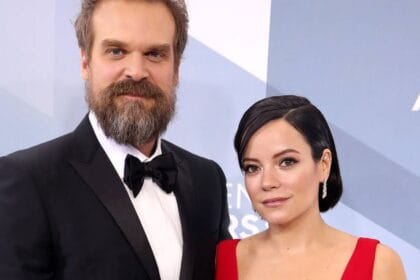 Lily Allen diz que "não supera" David Harbor Split enquanto bate as habilidades do quarto do ex