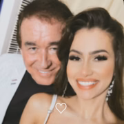 Amado Batista e a namorada estão juntos há alguns meses