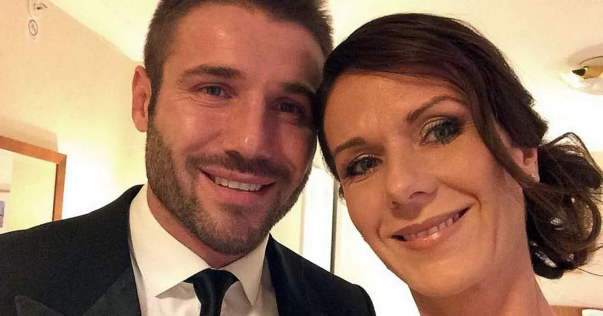 A ex-esposa de Ben Cohen leva o Savage Swipe em Kristina Rihanoff após a divisão do casal