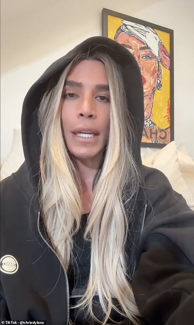 Depois que Tracy Tutor acusou Dorit de não pagar o cabeleireiro Chris Dylan no Jeff Lewis Live, Dorit afirmou que 'Bull (ied) ela para fazer um pagamento inadequado' Watch What Happening Live. Ele foi para Tiktok no final da semana passada para compartilhar sua perspectiva