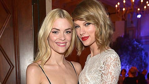 O amigo de Taylor Swift, Jaime King, forçado a sair da casa de US $ 10ka-mês depois de perder a custódia de crianças
