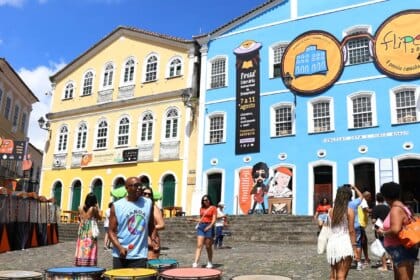 Em alta: foliões planejam prolongar estadia na Bahia após carnaval