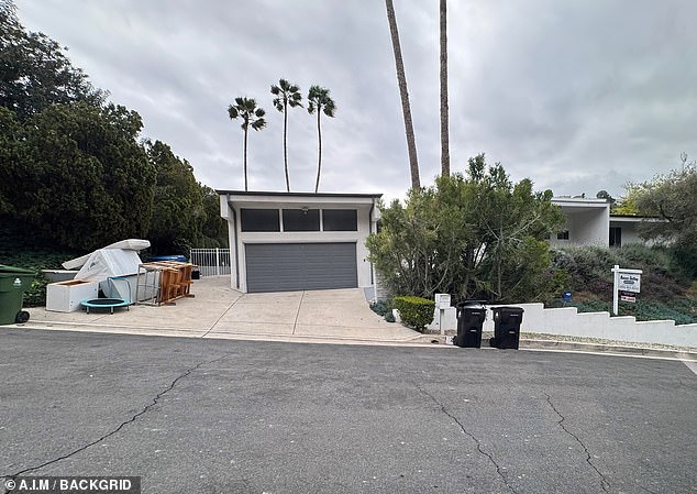 A atriz e modelo de 45 anos estava alugando uma casa de quatro quartos e três banheiros por US $ 10ka-mês nas colinas de Hollywood desde abril de 2023 antes de seu divórcio de Kyle Newman ser finalizado em setembro de 2023