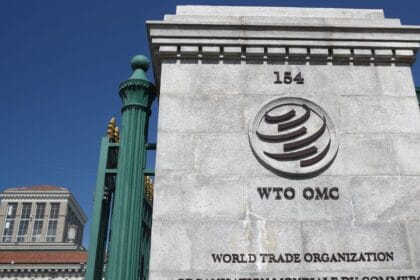 OMC paralisada por EUA limita capacidade de arbitrar guerra de tarifas
