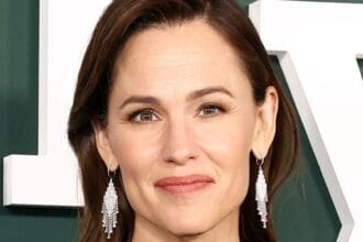 Jennifer Garner parece fazer uma escavação finada em Blake Lively em clipe ressurgido