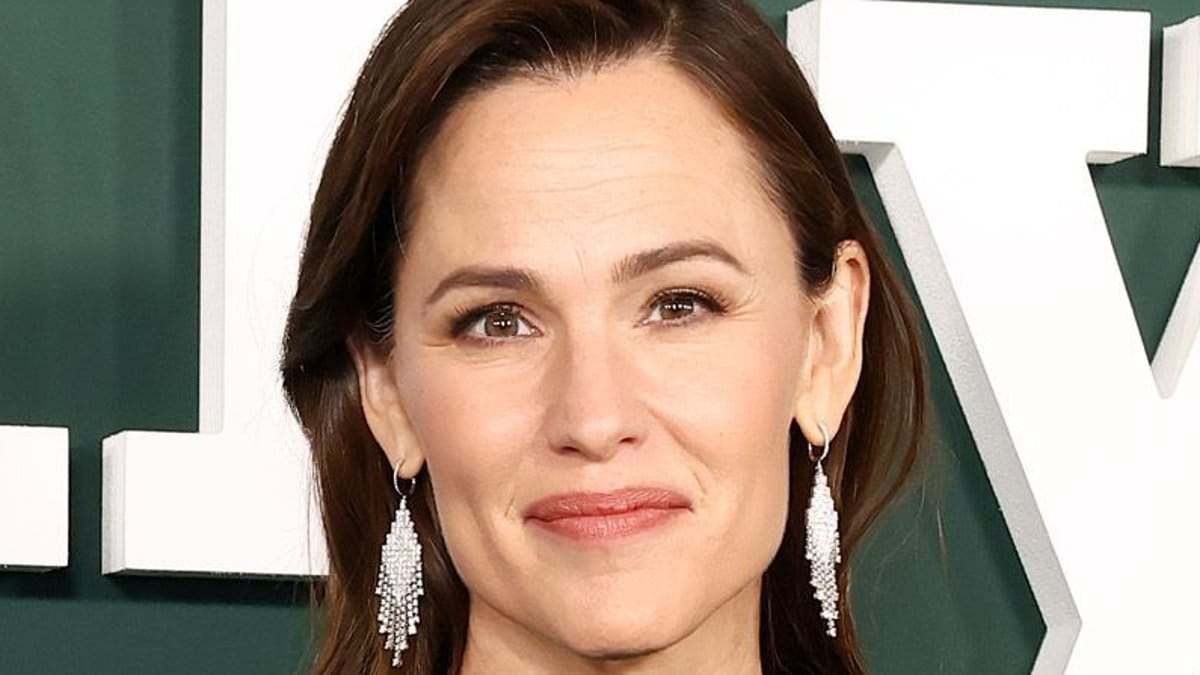 Jennifer Garner parece fazer uma escavação finada em Blake Lively em clipe ressurgido