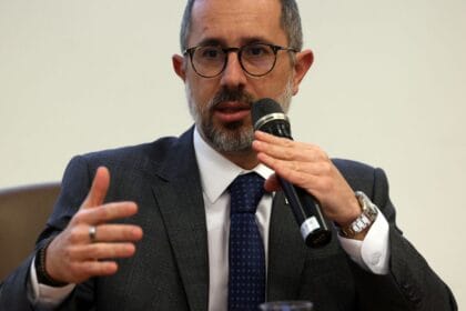 Governo suspende descontos na folha salarial de beneficiários do INSS