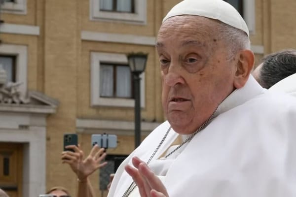 Padre Julio Lancellotti homenageia papa Francisco: “O misericordioso”