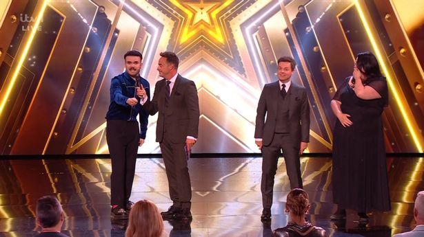 O comediante dividirá a opinião com seu desempenho cheio de impressão, com alguns fãs pensando em seu paddy McGuinness e Iain Stirling Rotines caíram achatados