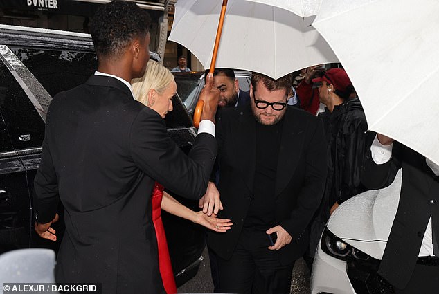 O ator e ex-apresentador noturno James Corden também se juntou ao jantar de gala pré-Met, embora também não tenha sido co-presidente este ano