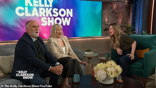 Na quinta -feira passada, o New York Post informou que o KOTB está na 'Lista de candidatos para substituir a apresentadora de talk show da NBC Daytime, Kelly Clarkson' (R, na foto em 28 de abril) no próximo ano