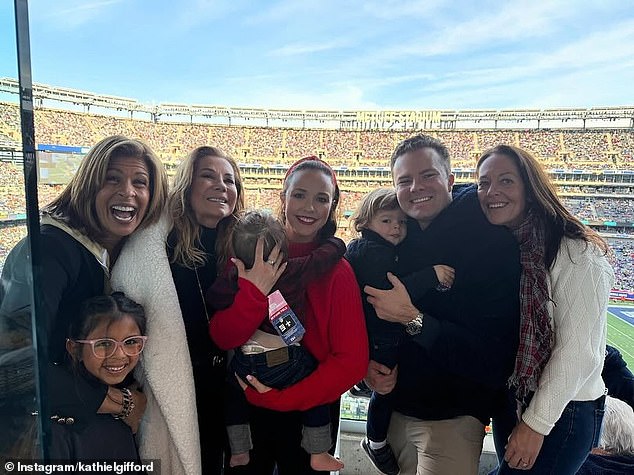 Desde que se aposentou, Kathie Lee e Hoda se concentraram principalmente em passar um tempo de qualidade com seus filhos e, no caso de Gifford, netos (foto em 11 de dezembro)
