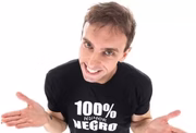 Ele é acusado de fazer piadas consideradas preconceituosas