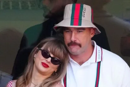 Taylor Swift choca os fãs enquanto freqüenta o casamento de Nashville de Cousin de Travis Kelce