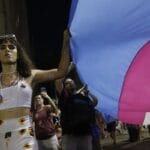 População trans se opõe à nova idade mínima para terapia hormonal