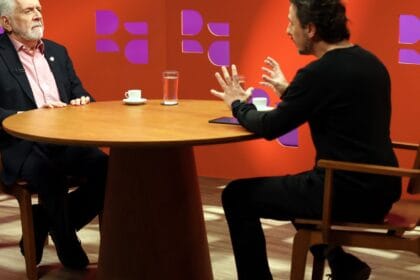 DR com Demori, da TV Brasil, recebe o senador Jaques Wagner