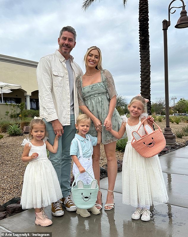 O casal, que está casado desde janeiro de 2019, é os pais orgulhosos de três filhos: filha Alessi, cinco e gêmeos Senna e Lux, três