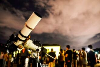 Alinhamento com a Lua torna estrelas Spica e Antares mais visíveis