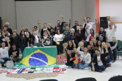 Livro lançado em Francisco Beltrão (PR) apresenta trabalhos com a juventude e projeta ações