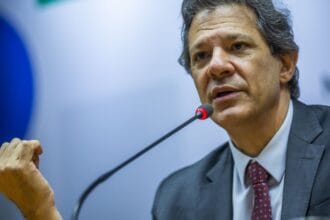 Haddad: bets ganham fortuna, mas mandam dinheiro para fora do país