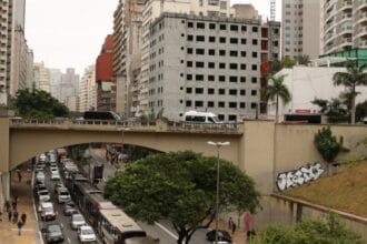 Trânsito e serviços de São Paulo mudam neste feriado de 9 de julho