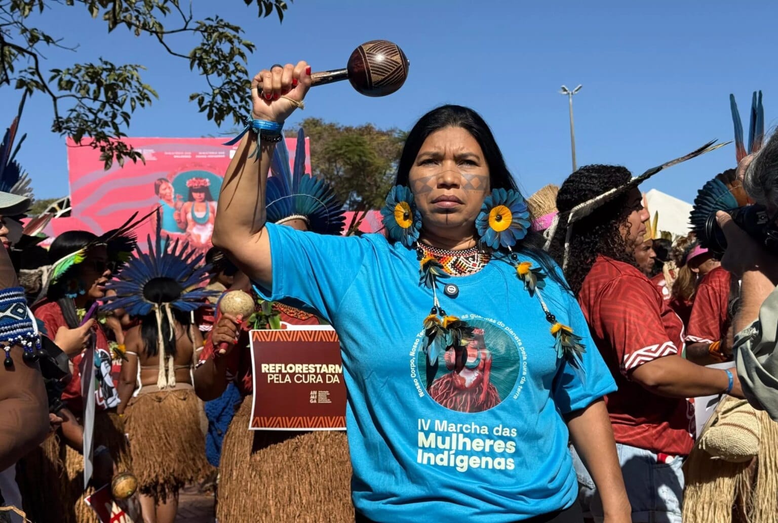Mulheres indígenas da Amazônia levam suas vozes à luta em Brasília pela defesa de seus corpos e territórios - FAS