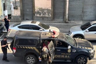 PF prende 14 pessoas de quadrilha que criou 330 empresas de fachada