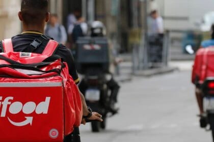 iFood e startup que aluga motos anunciam desconto para entregadores