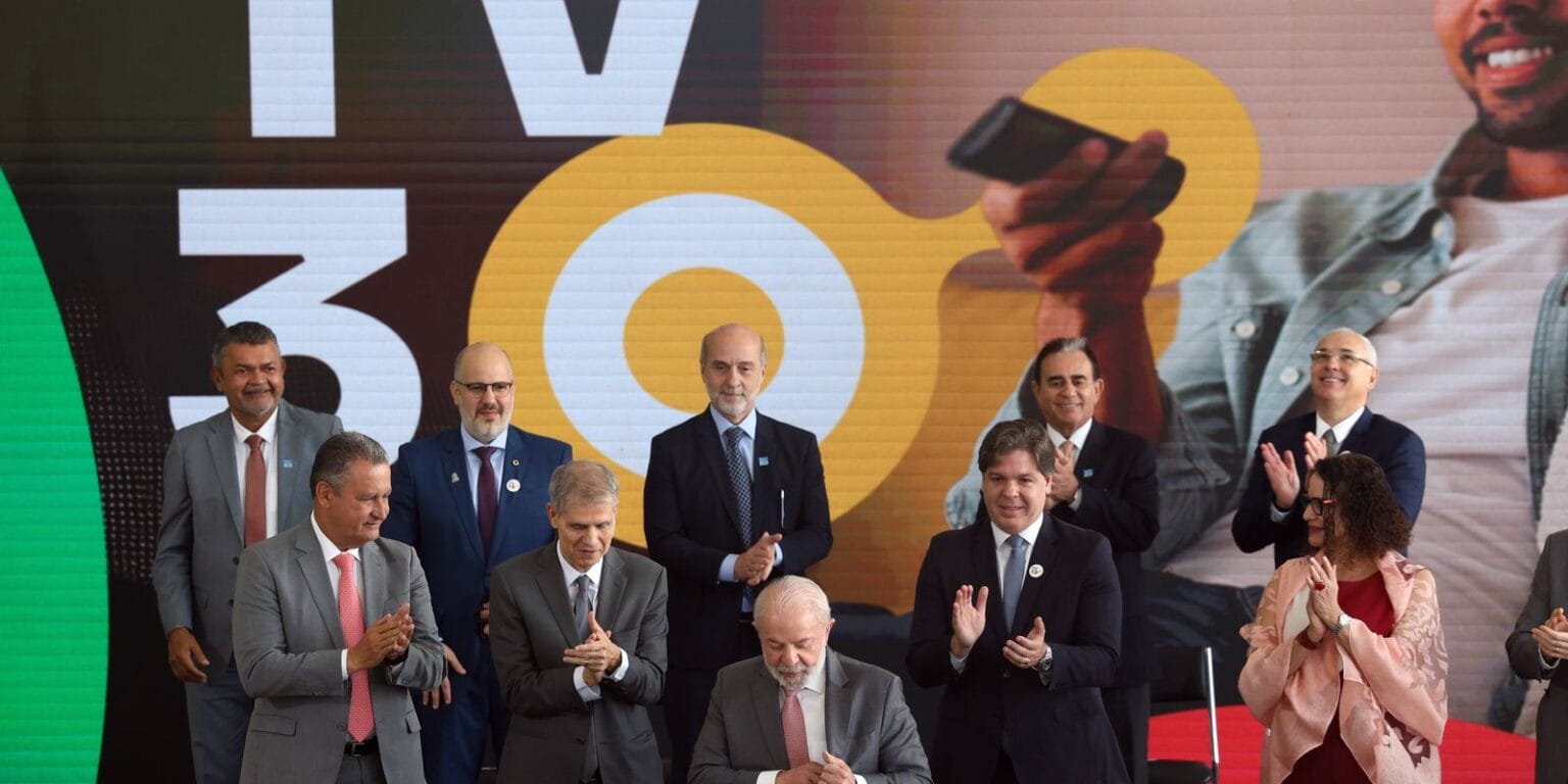 EBC participa da construção da TV 3.0 e celebra assinatura de decreto